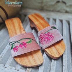 Guốc mộc nghệ thuật quai nhung the màu hồng thêu tay hoa cúc