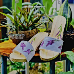 Guốc mộc nghệ thuật thêu vẽ hoa tử đằng