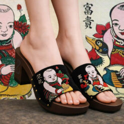 BST "Guốc mộc tái sinh nghệ thuật thêu tranh đông hồ"