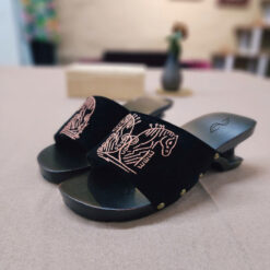 Guốc mộc nghệ thuật thêu tay Ngựa song mã (phiên bản tinh hoa)