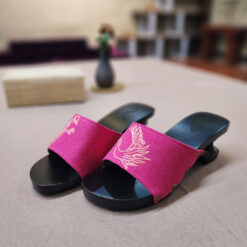 Guốc mộc nghệ thuật thêu tay Ngựa Sơn nữ (phiên bản tinh hoa)