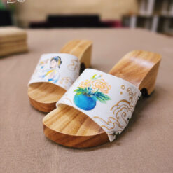 Guốc mộc tái sinh Cô gái cầm sênh tiền - BST Tố Nữ