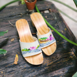 Guốc mộc nghệ thuật thêu tay hoa sen gót hồng